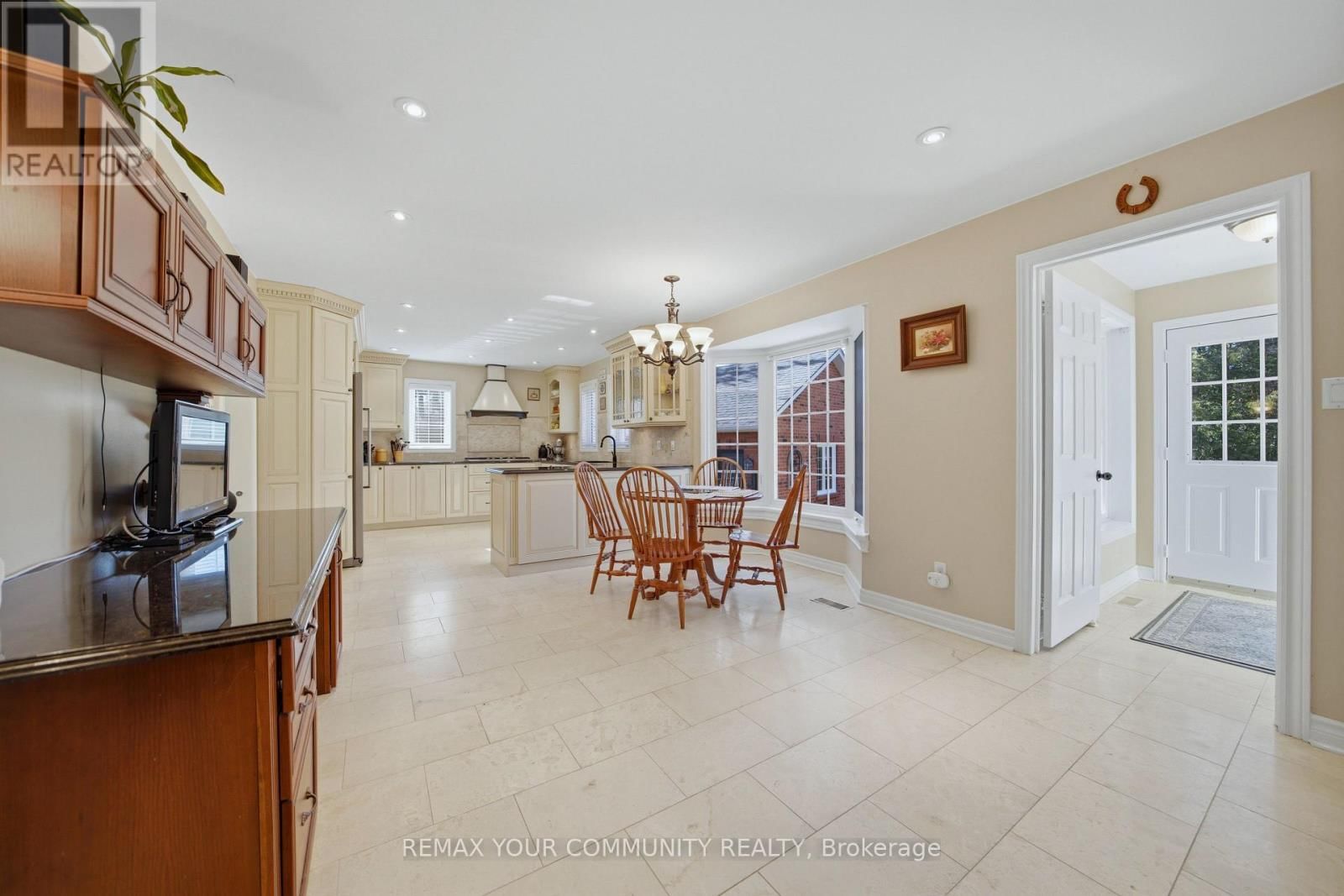 23 JOHN LYONS ROAD Image 10