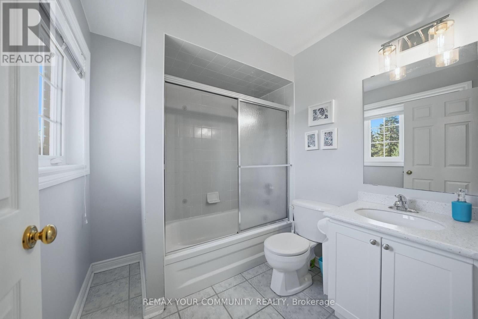 23 JOHN LYONS ROAD Image 32