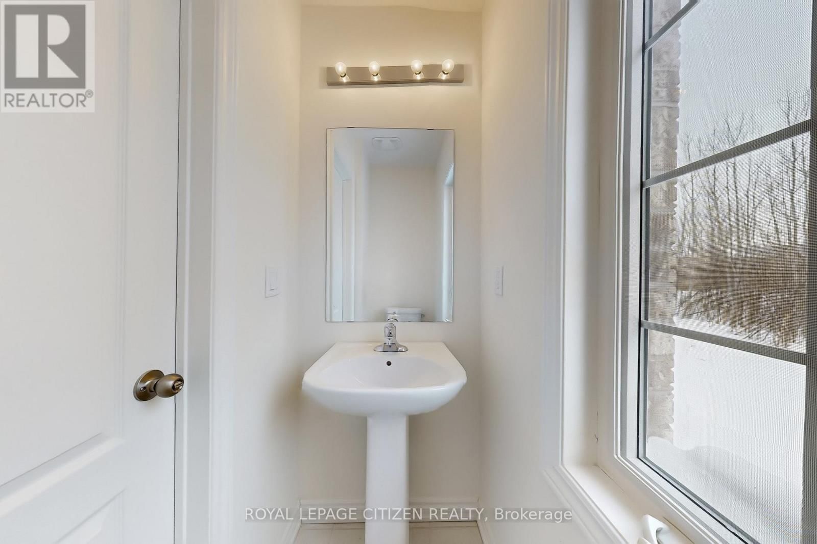 129 CLIFF THOMPSON CRESCENT Image 18