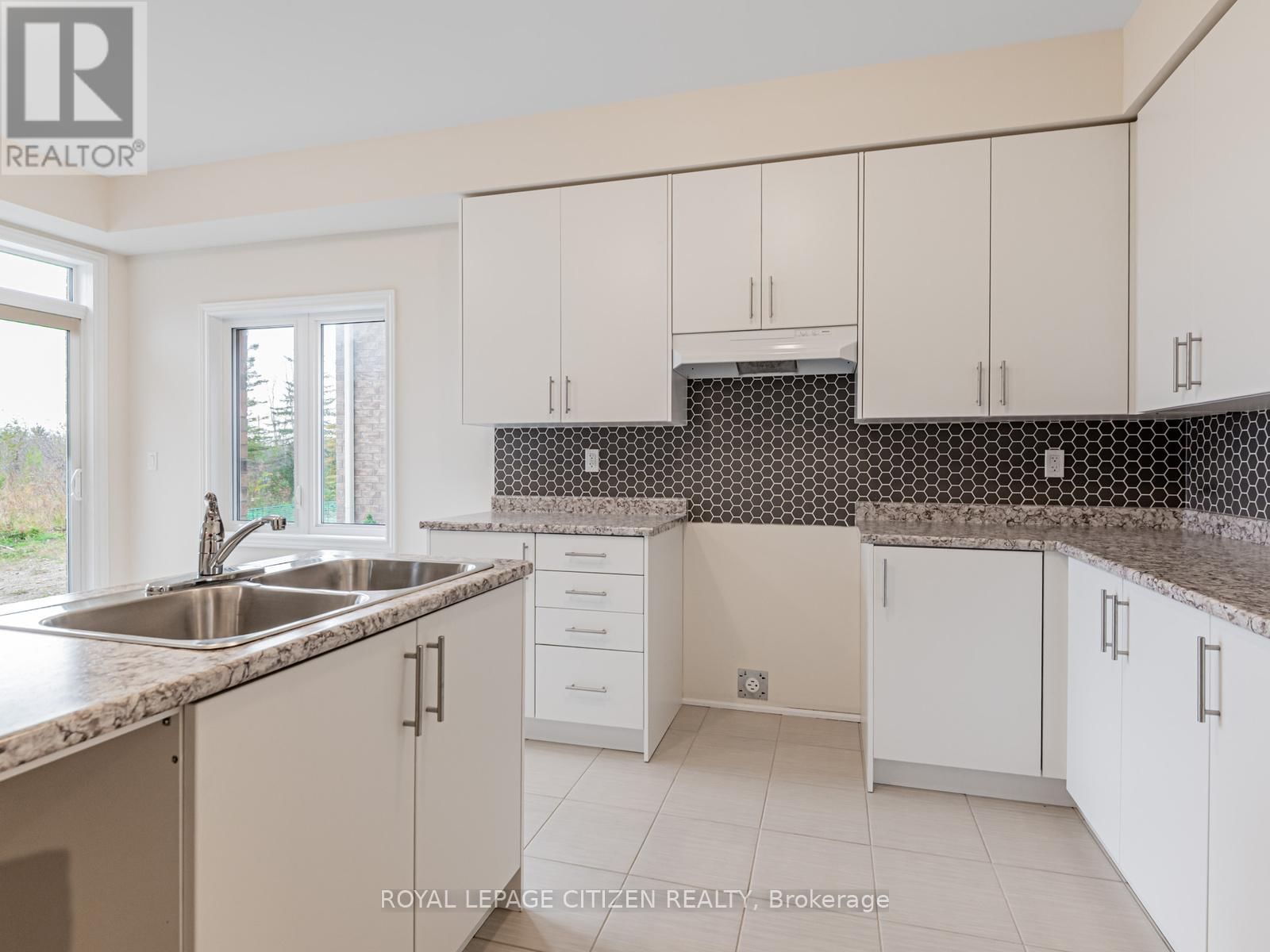 7 JEANNE PYNN AVENUE Image 14