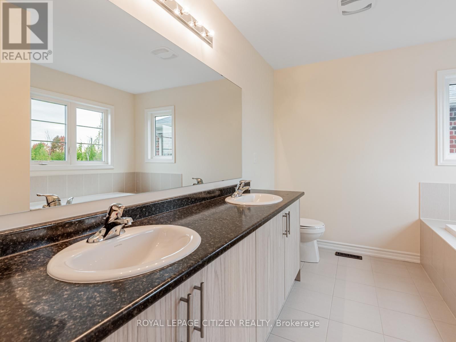 7 JEANNE PYNN AVENUE Image 32