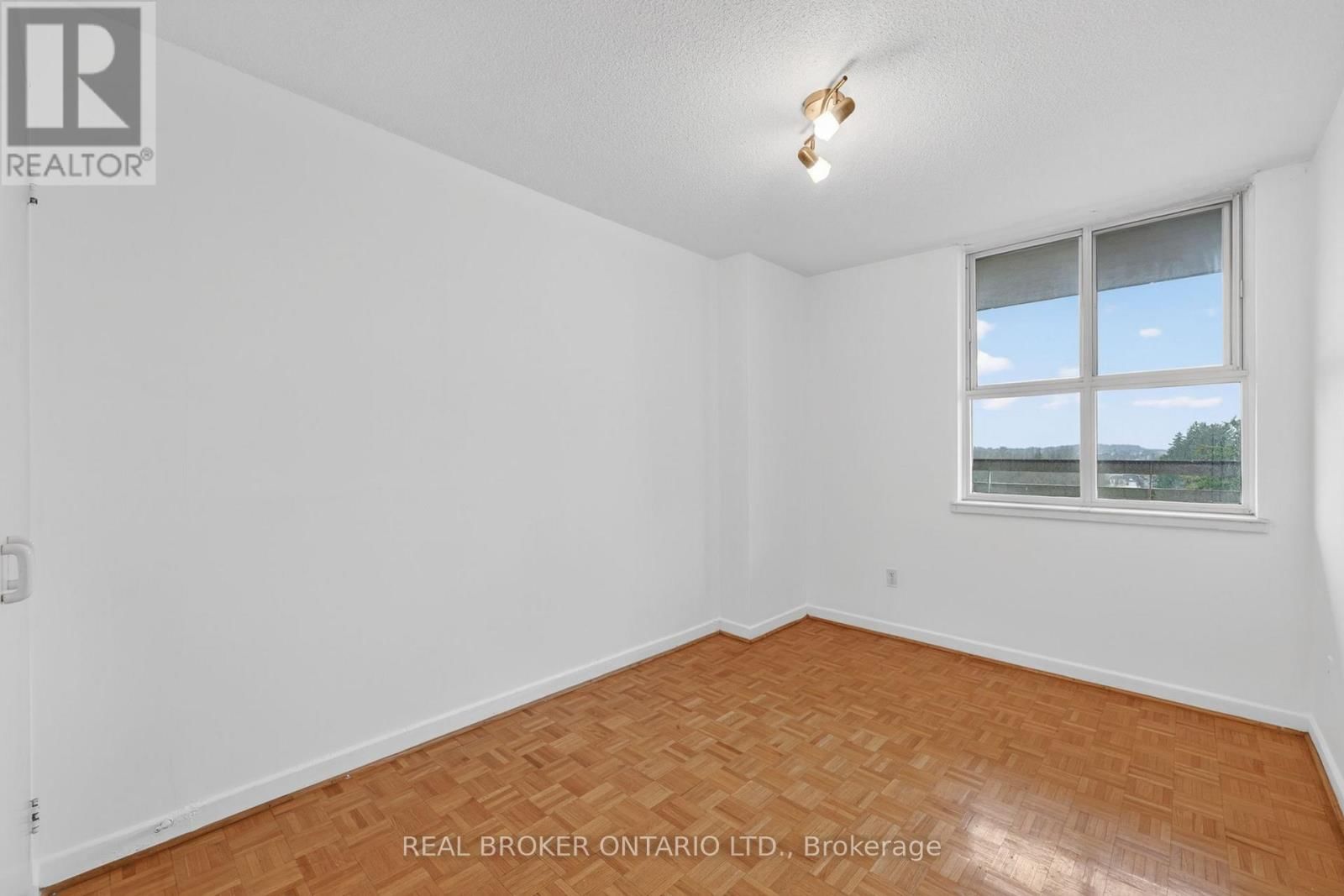 901 - 80 INVERLOCHY BOULEVARD Image 13