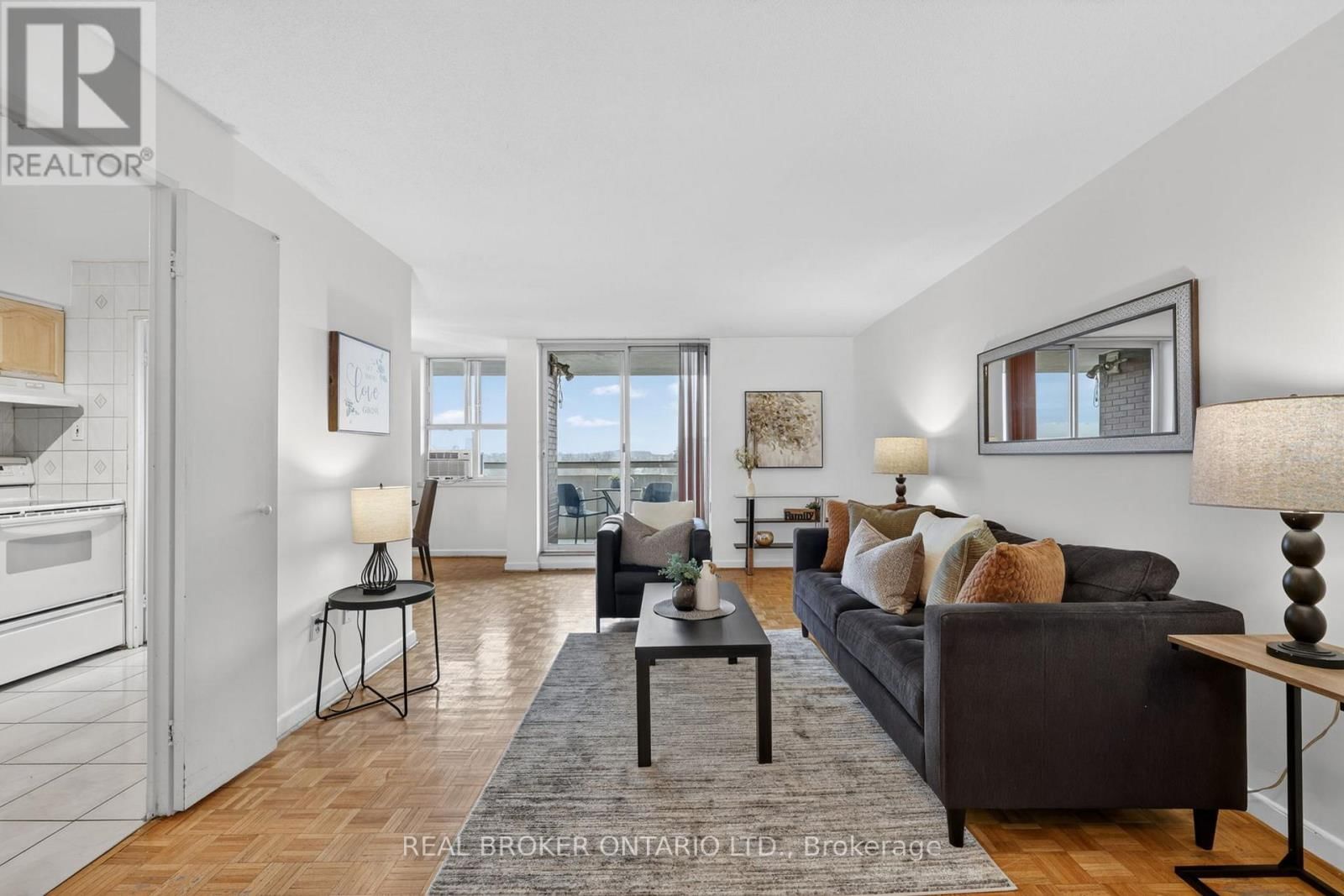 901 - 80 INVERLOCHY BOULEVARD Image 2