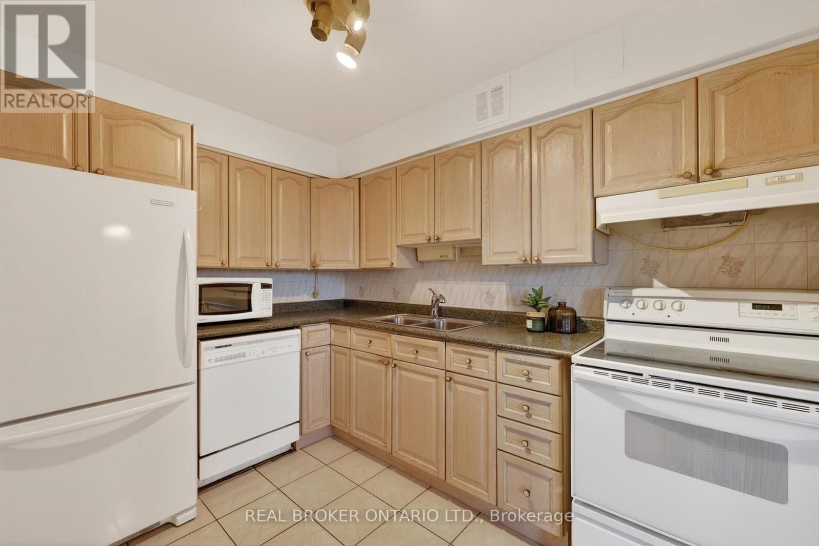 901 - 80 INVERLOCHY BOULEVARD Image 6