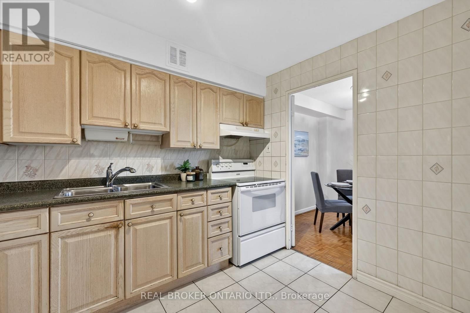 901 - 80 INVERLOCHY BOULEVARD Image 7