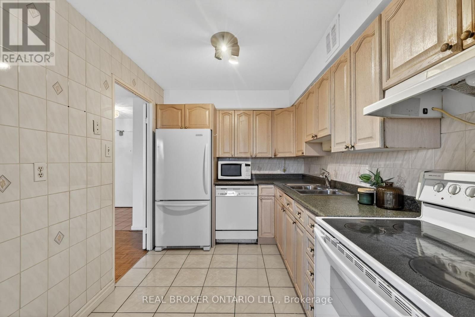 901 - 80 INVERLOCHY BOULEVARD Image 8