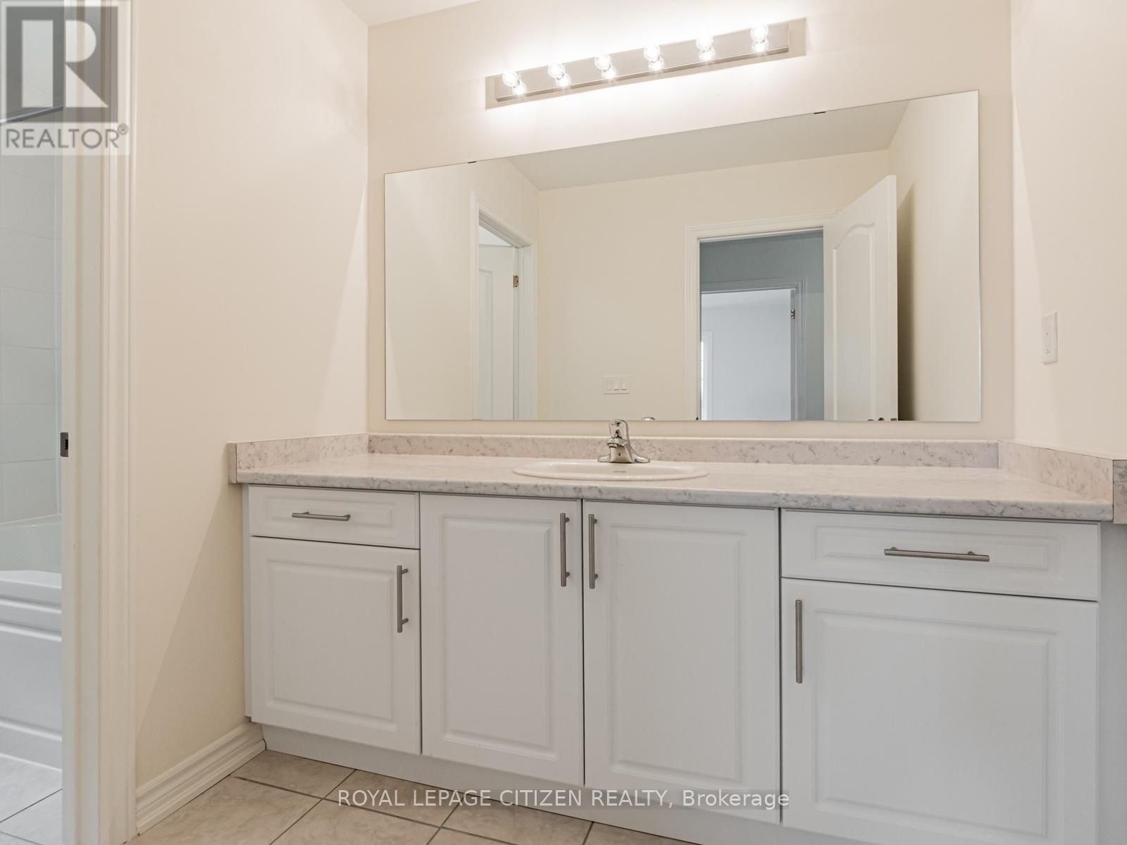 165 HAWKINS STREET Image 31