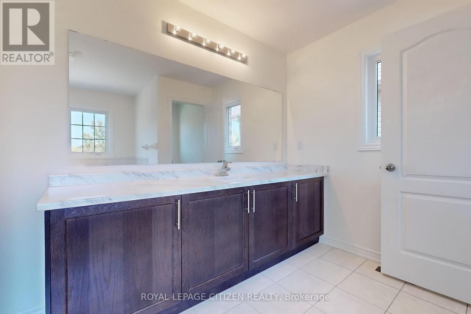 140 HAWKINS STREET Image 29