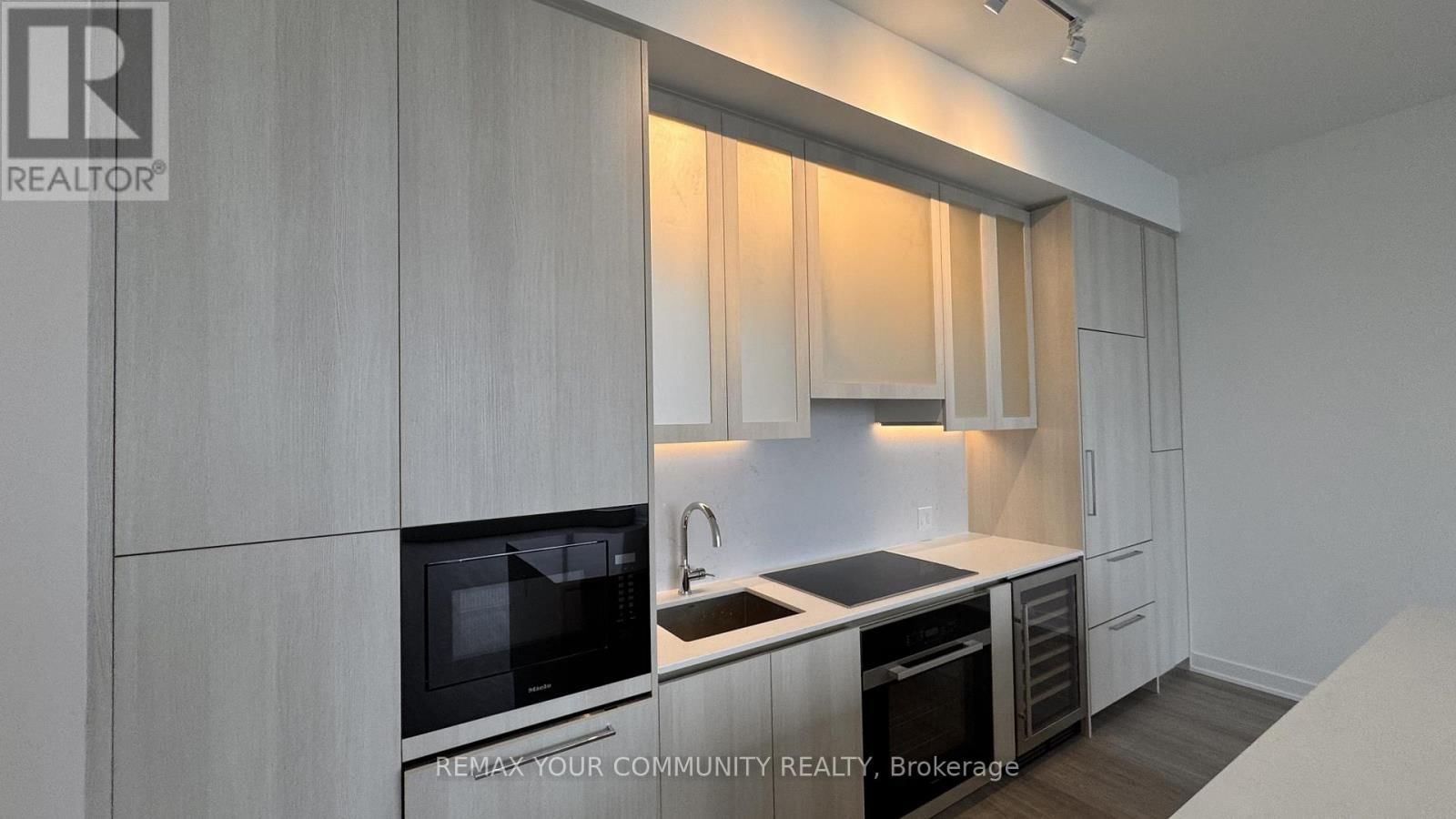 1004 - 8188 YONGE STREET Image 5