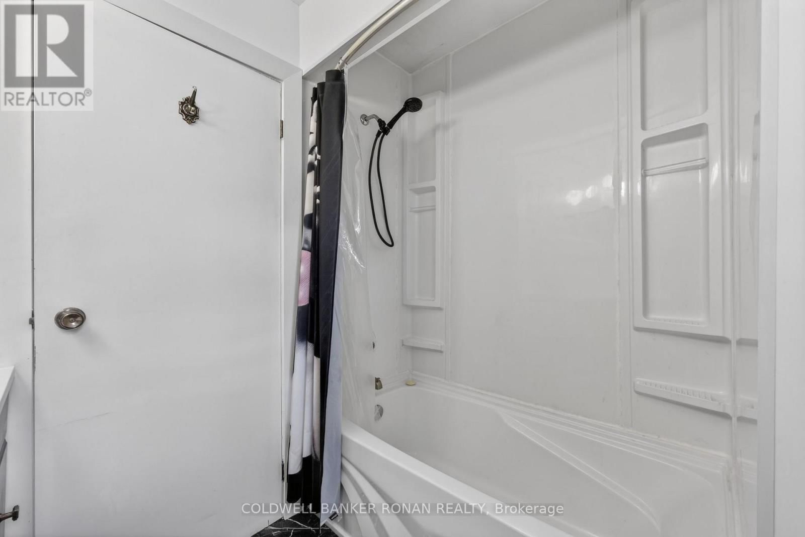 87 WELLINGTON STREET EAST Image 21