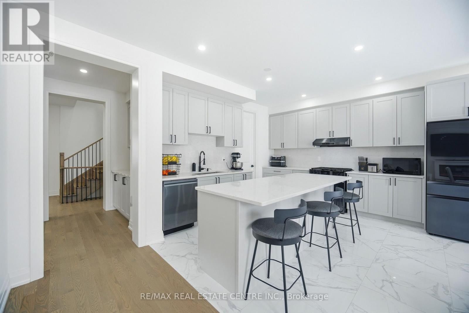 112 BLUEBIRD BOULEVARD Image 13