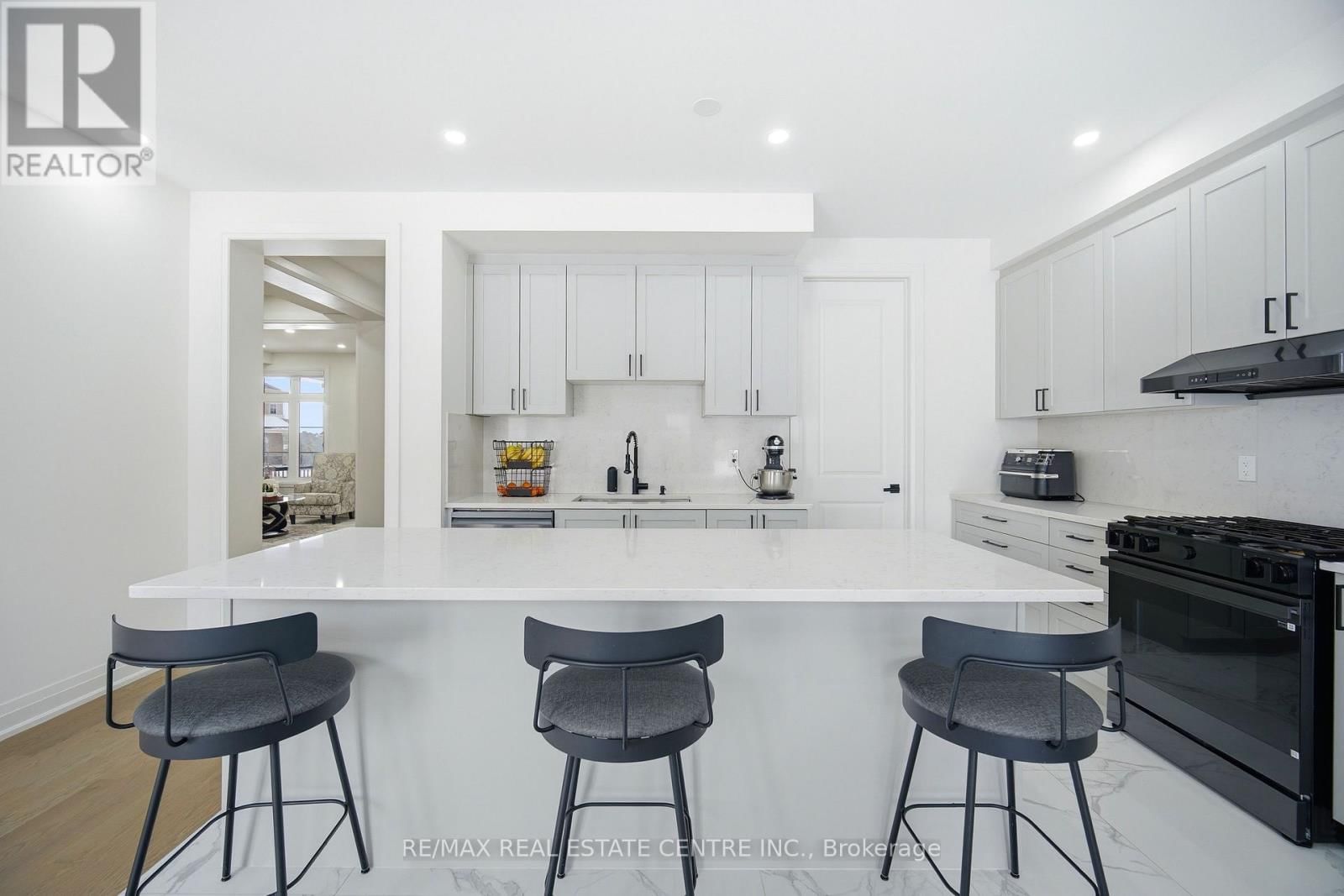 112 BLUEBIRD BOULEVARD Image 14