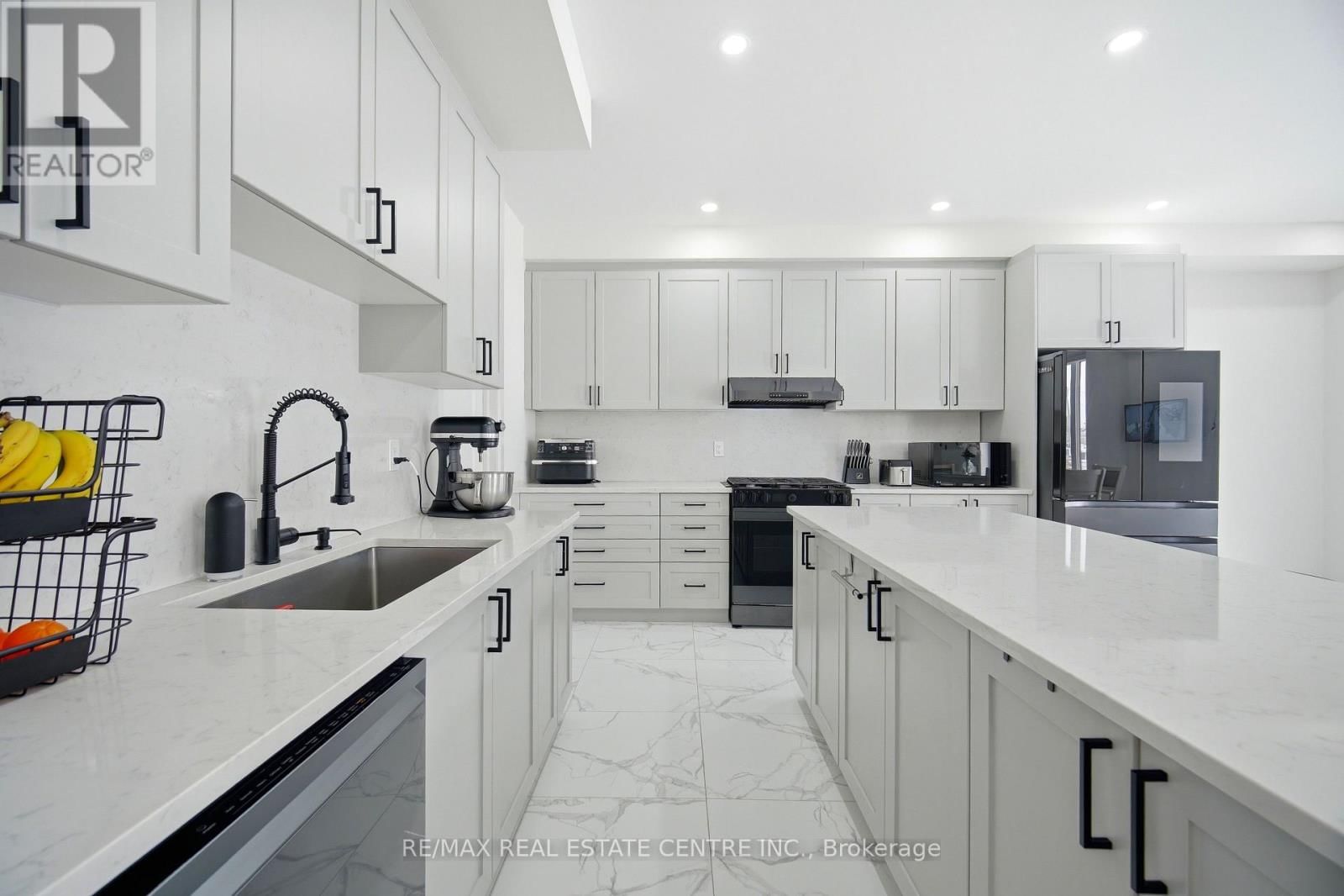 112 BLUEBIRD BOULEVARD Image 16