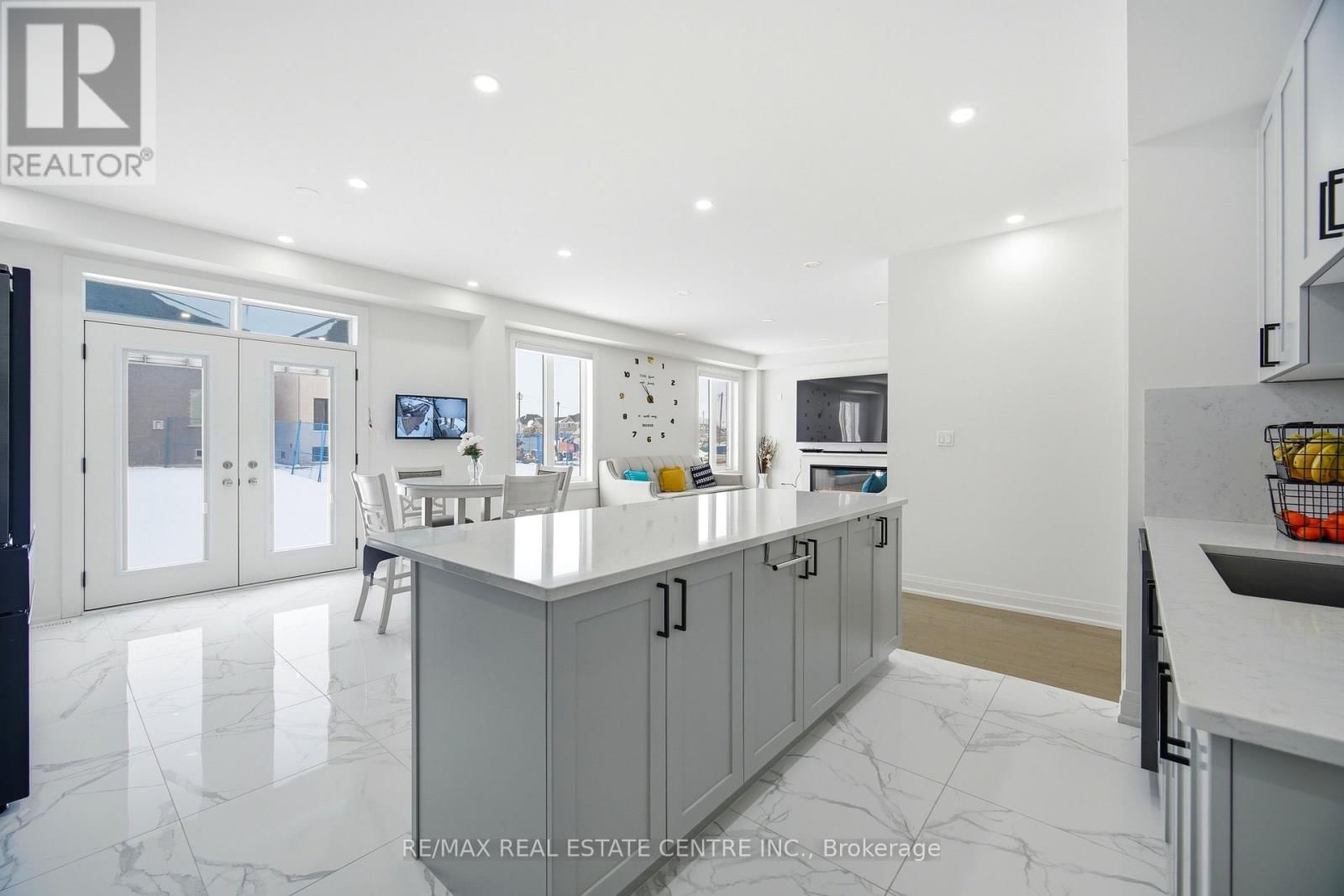 112 BLUEBIRD BOULEVARD Image 17