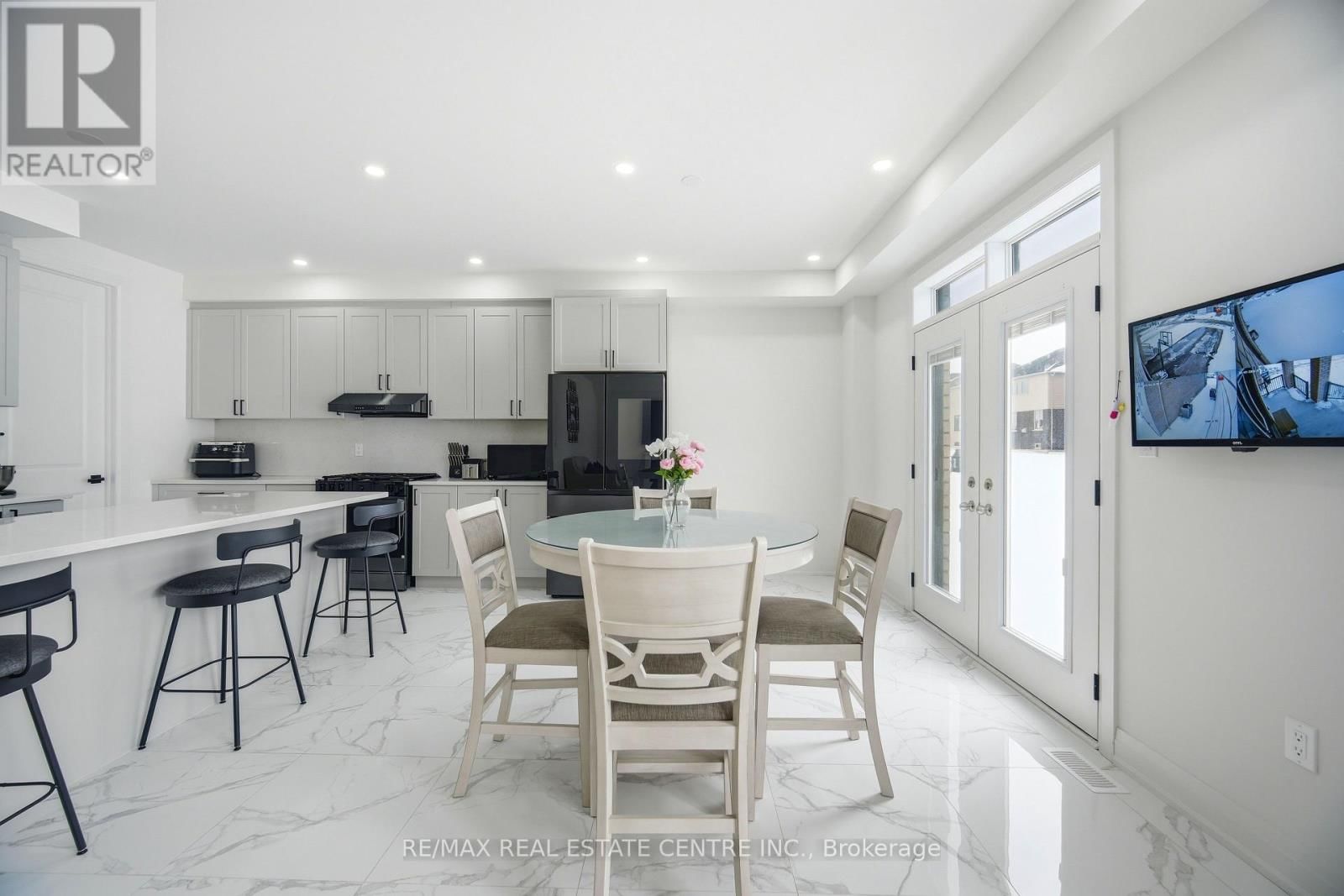 112 BLUEBIRD BOULEVARD Image 18