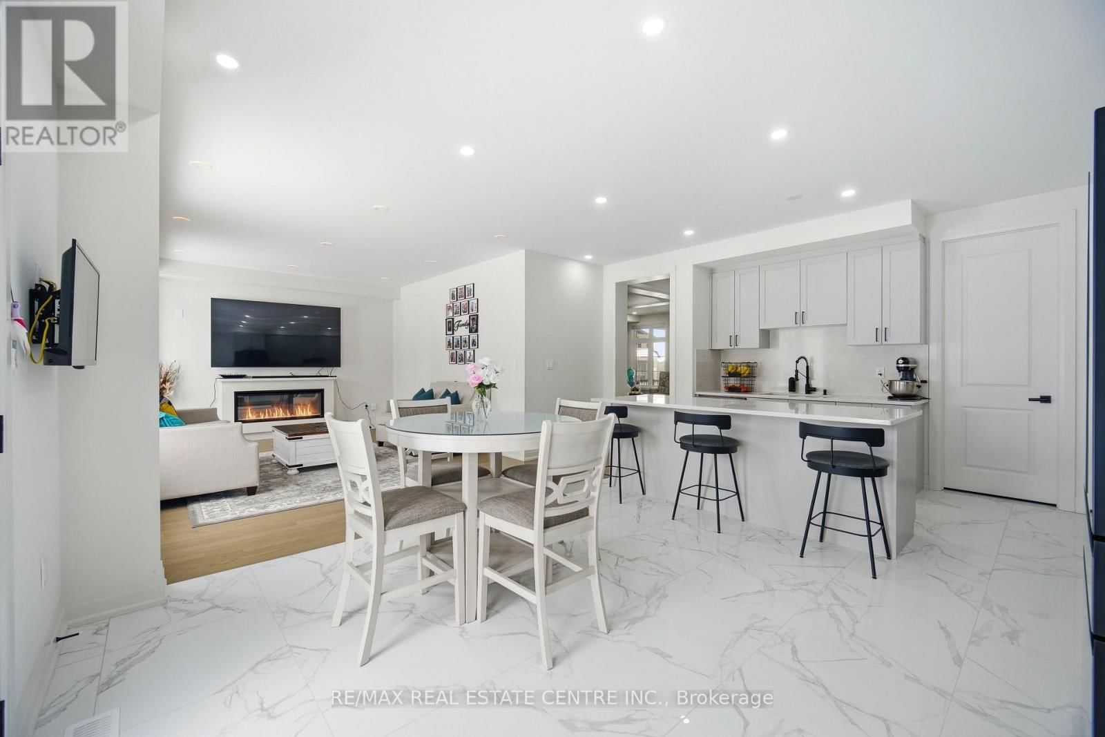 112 BLUEBIRD BOULEVARD Image 19