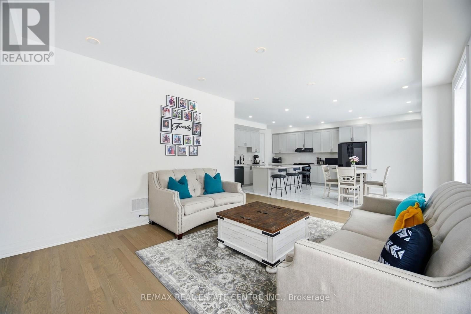 112 BLUEBIRD BOULEVARD Image 23