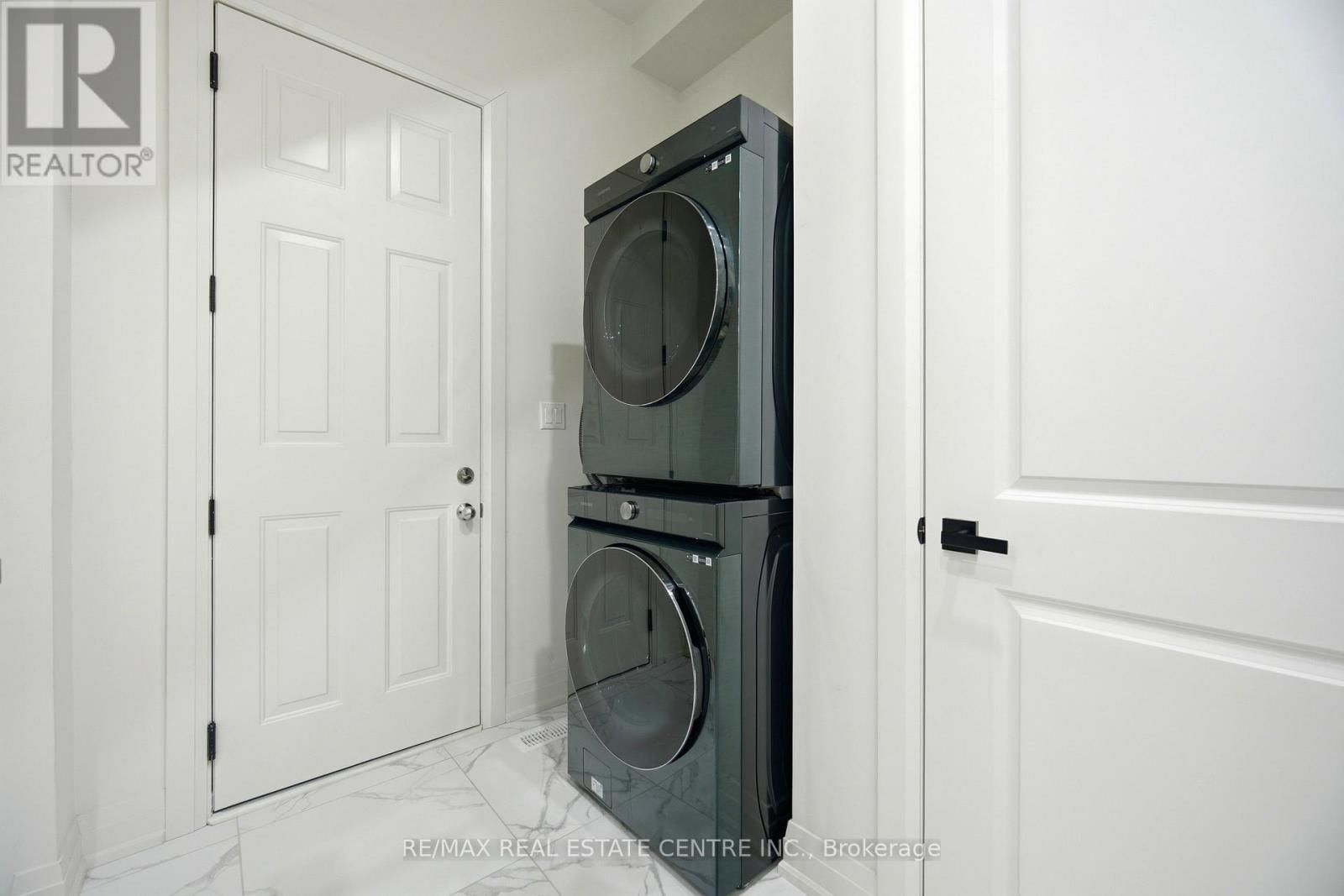 112 BLUEBIRD BOULEVARD Image 25