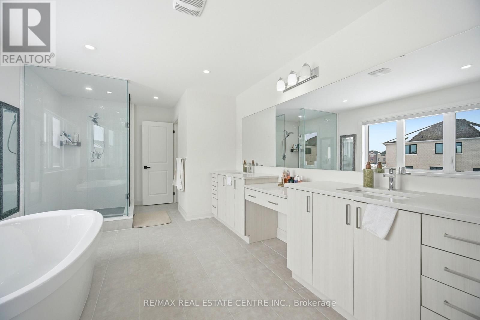 112 BLUEBIRD BOULEVARD Image 32