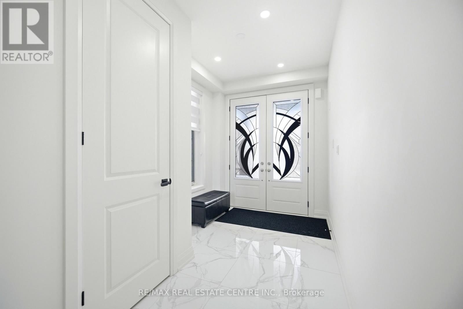 112 BLUEBIRD BOULEVARD Image 4