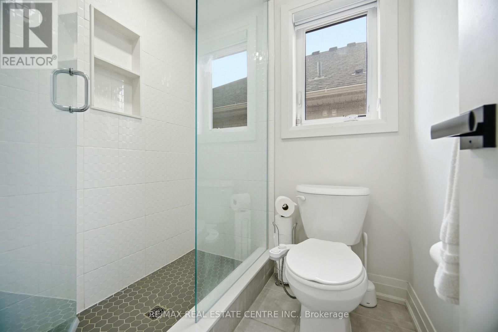 112 BLUEBIRD BOULEVARD Image 45