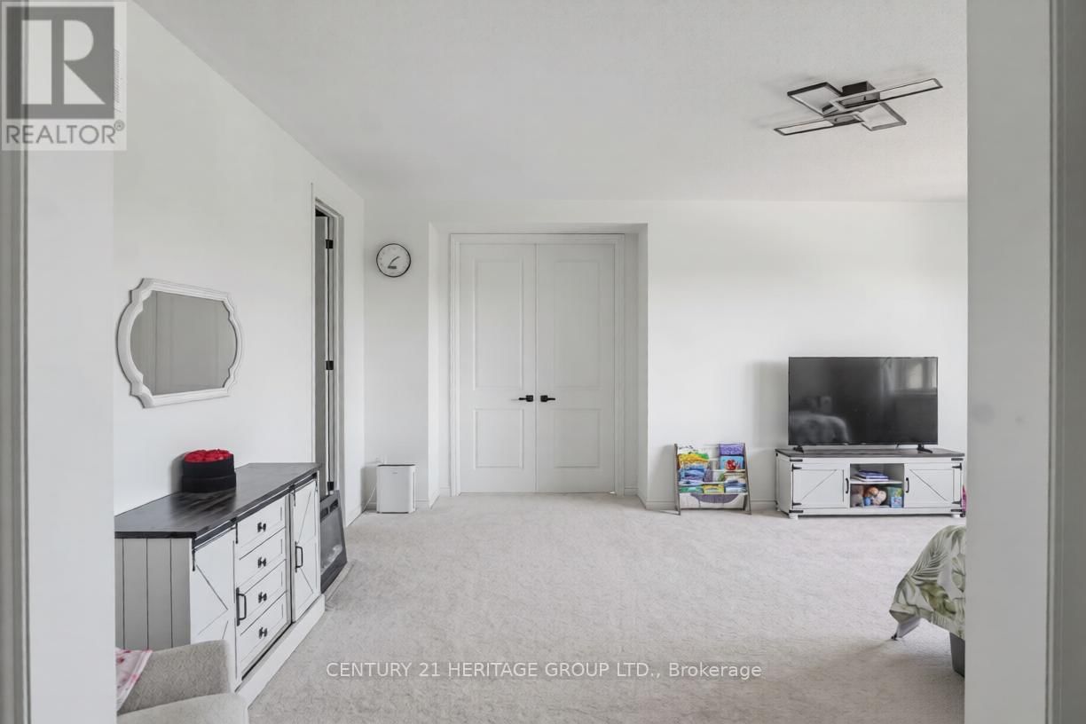 27 ORCHID CRESCENT Image 28