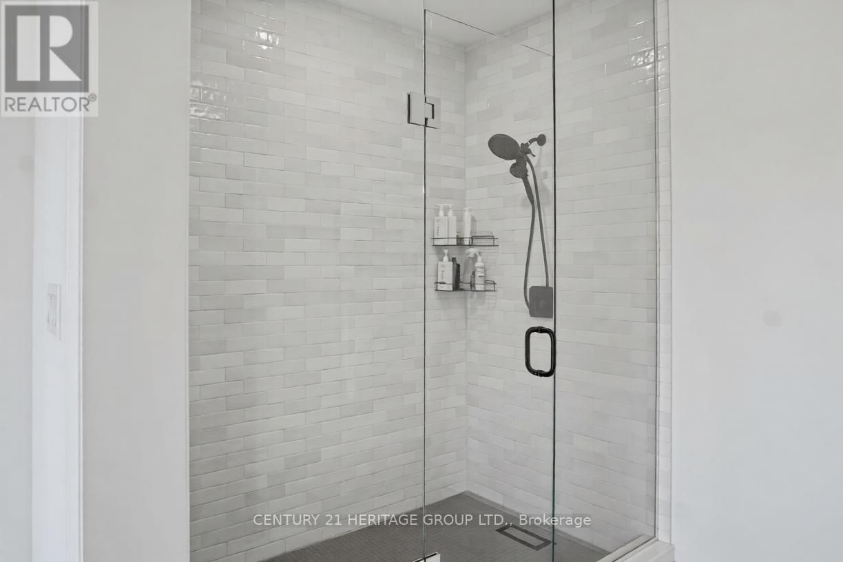 27 ORCHID CRESCENT Image 35