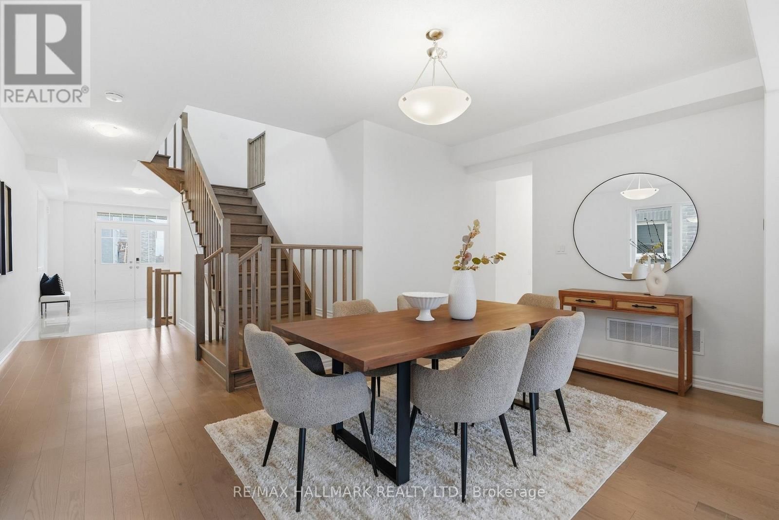 610 NEWLOVE STREET Image 22