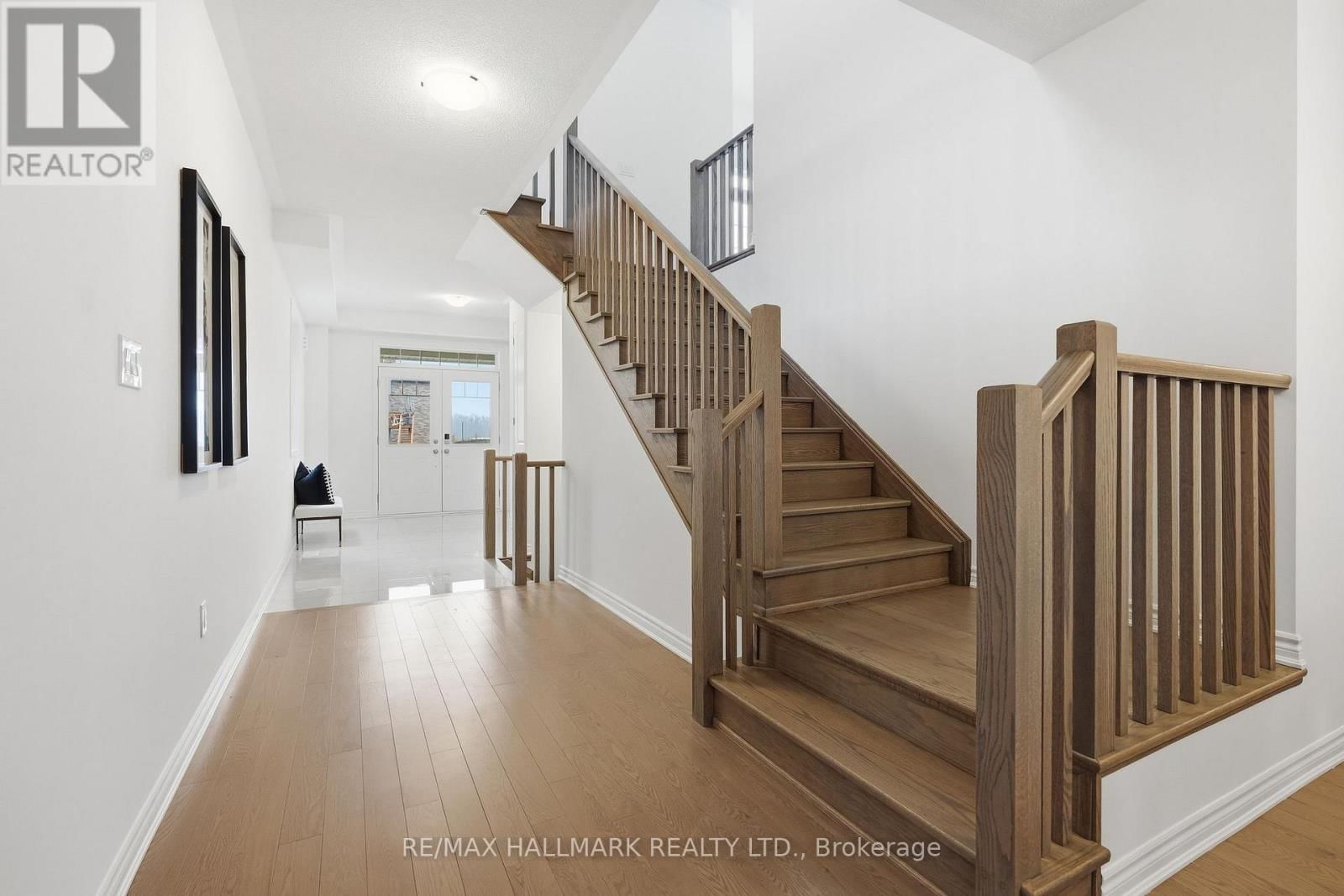 610 NEWLOVE STREET Image 23