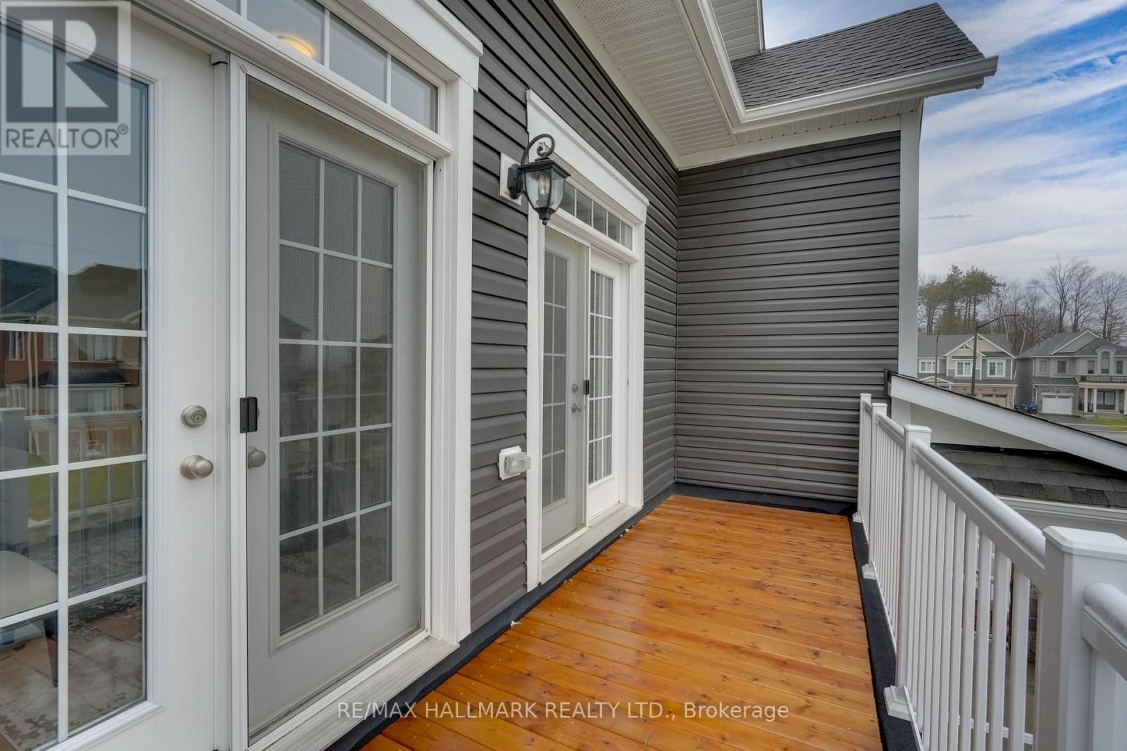 610 NEWLOVE STREET Image 25