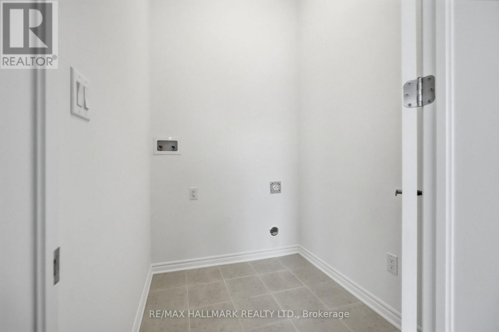 610 NEWLOVE STREET Image 26