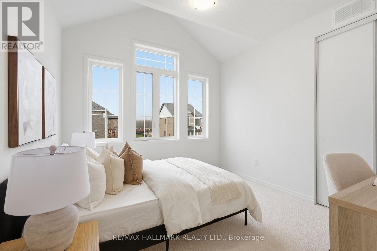 610 NEWLOVE STREET Image 28