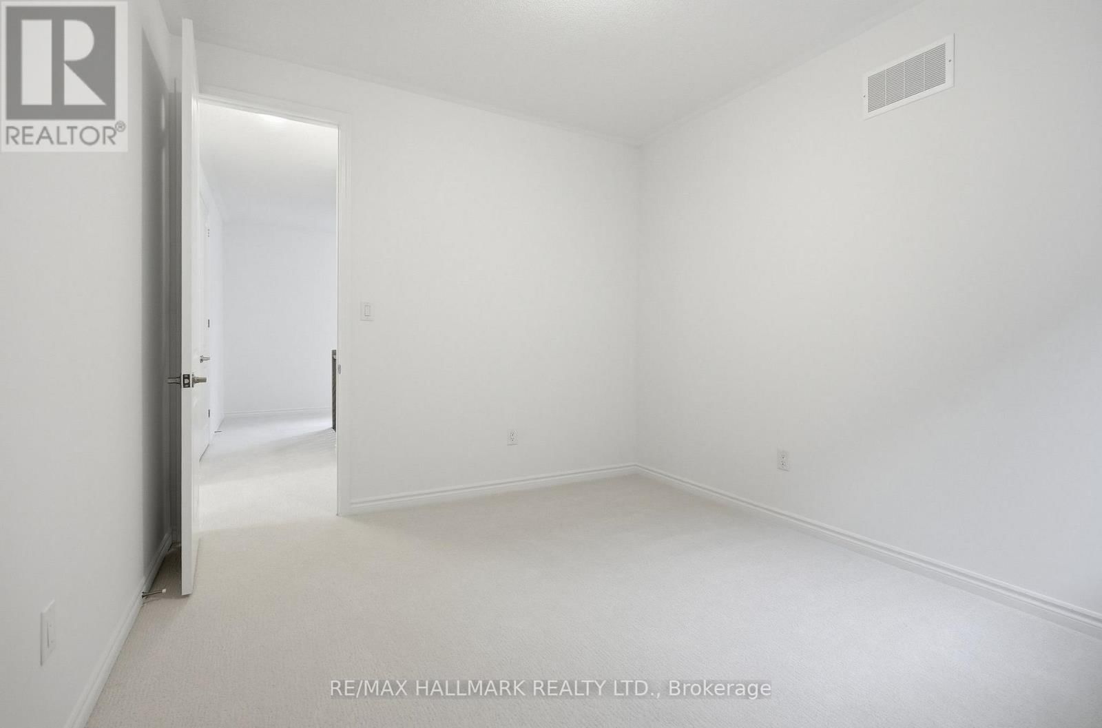 610 NEWLOVE STREET Image 32