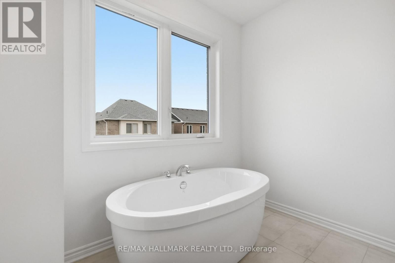 610 NEWLOVE STREET Image 42