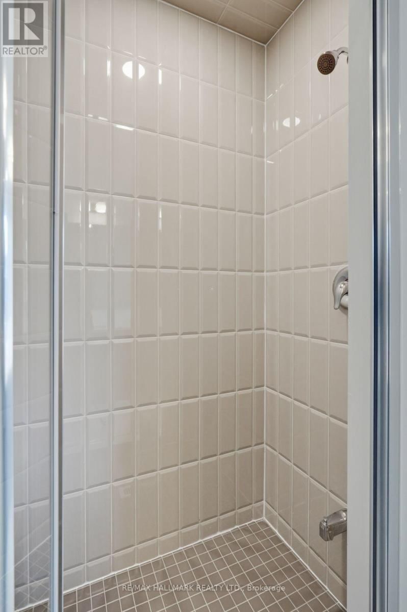 610 NEWLOVE STREET Image 43