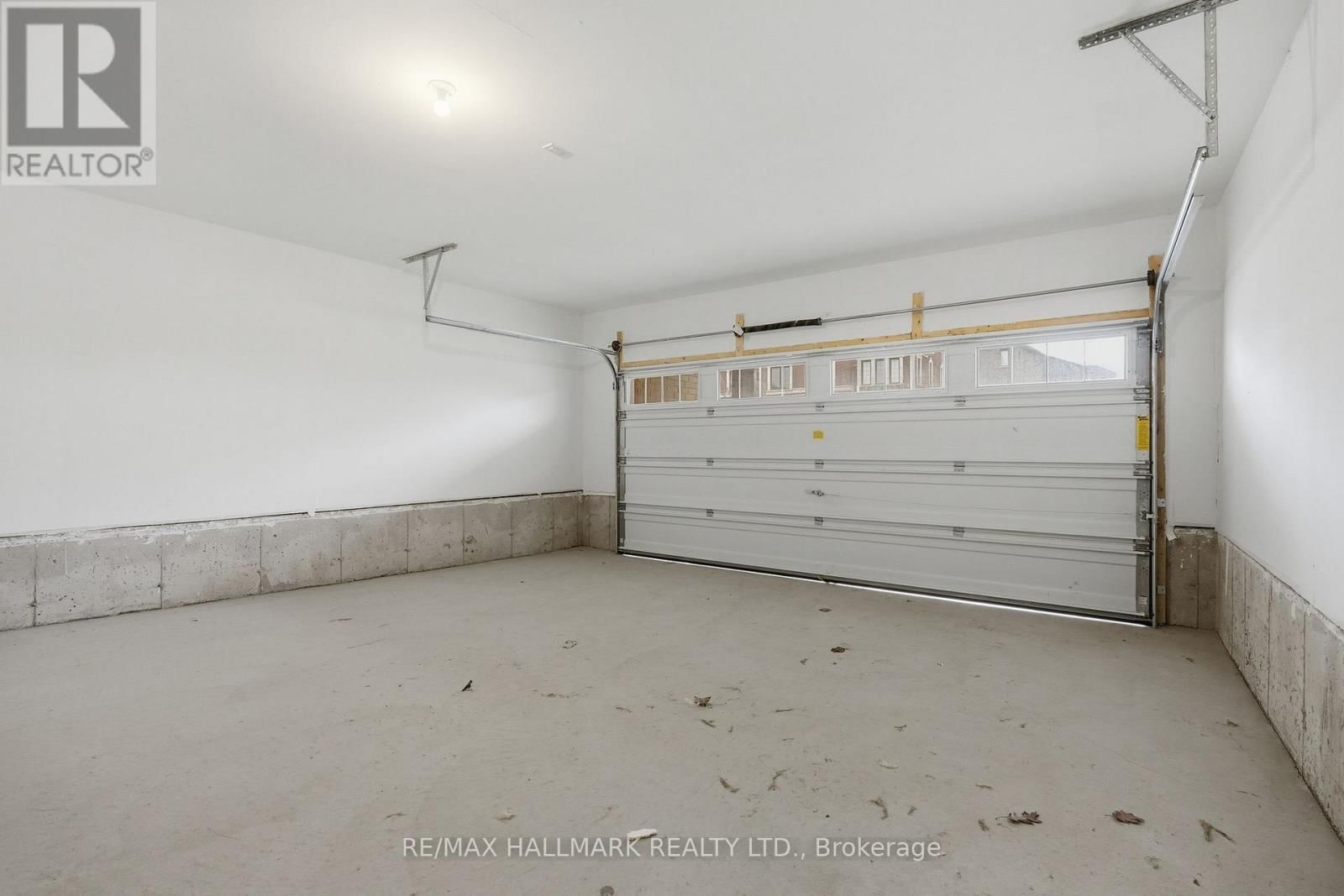 610 NEWLOVE STREET Image 45