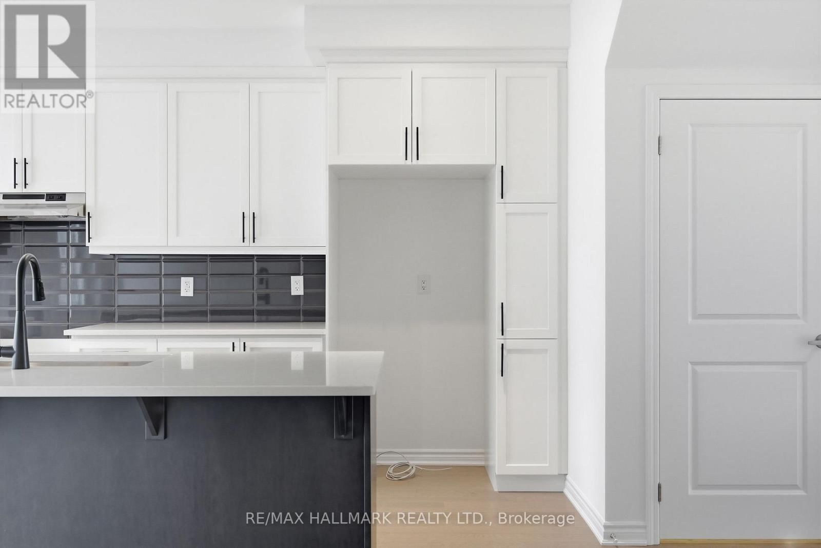 602 NEWLOVE STREET Image 11