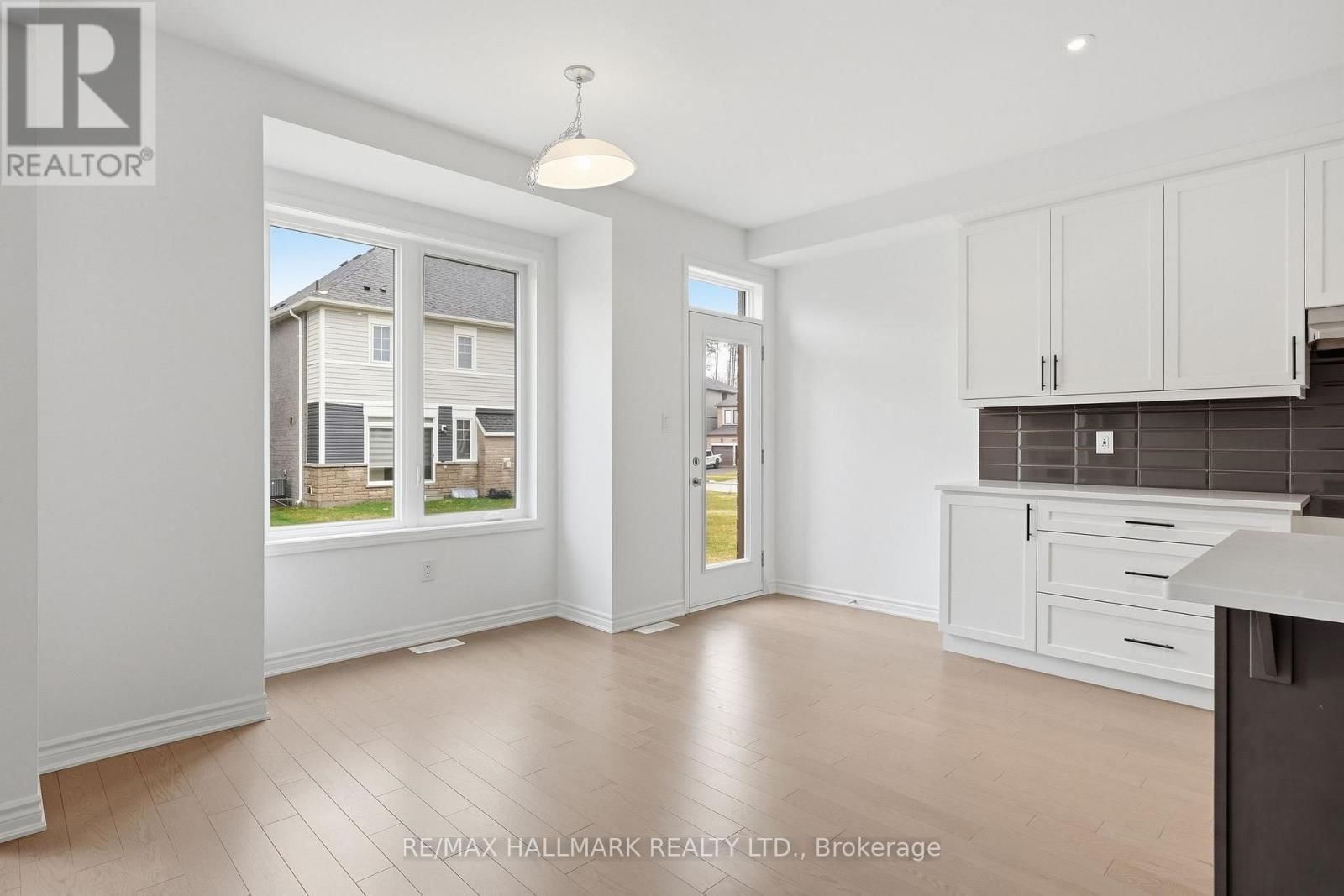 602 NEWLOVE STREET Image 12