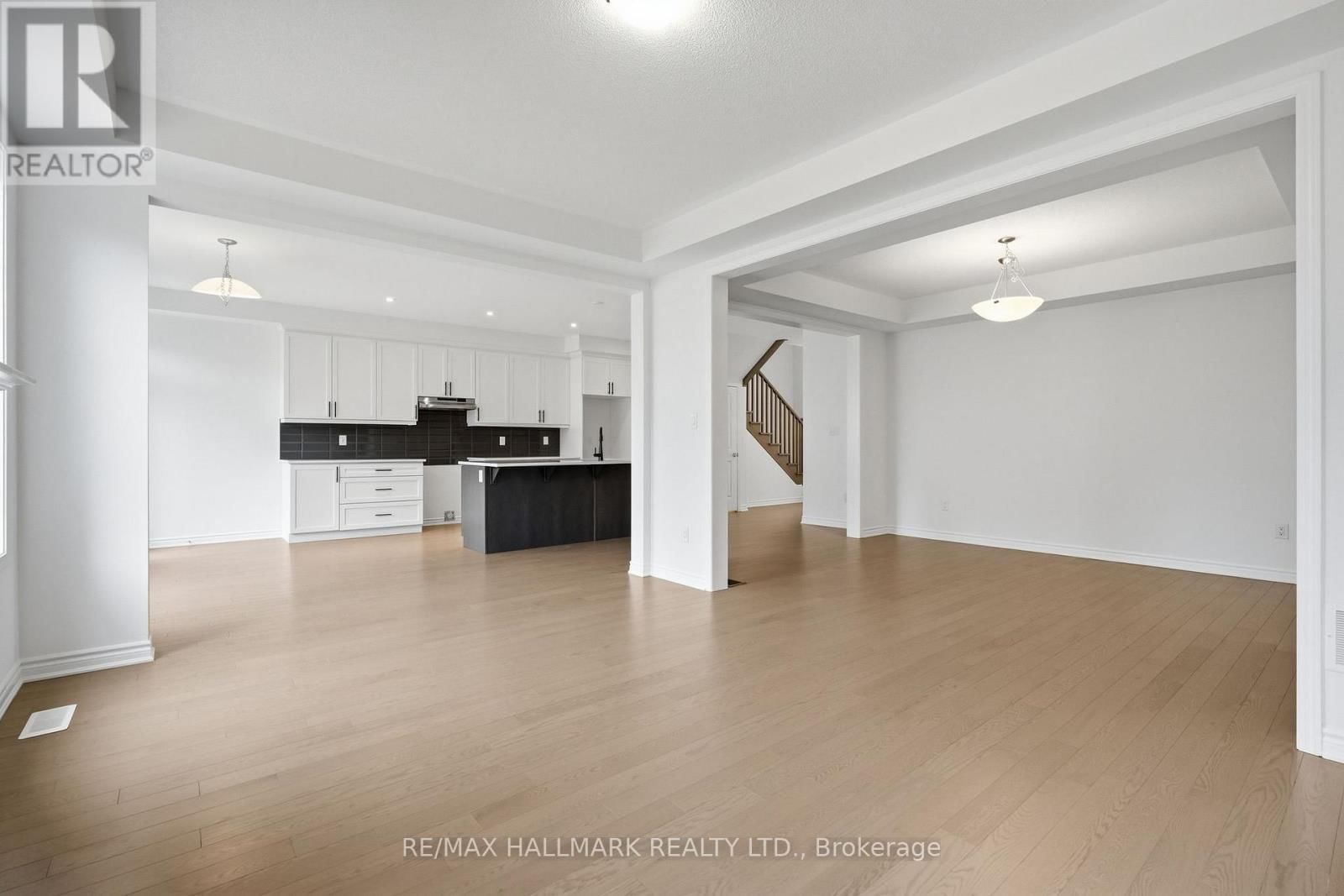 602 NEWLOVE STREET Image 14