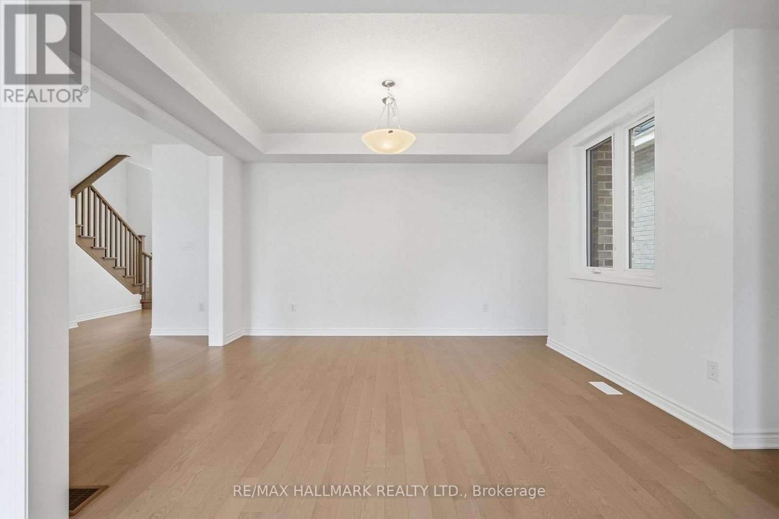 602 NEWLOVE STREET Image 15