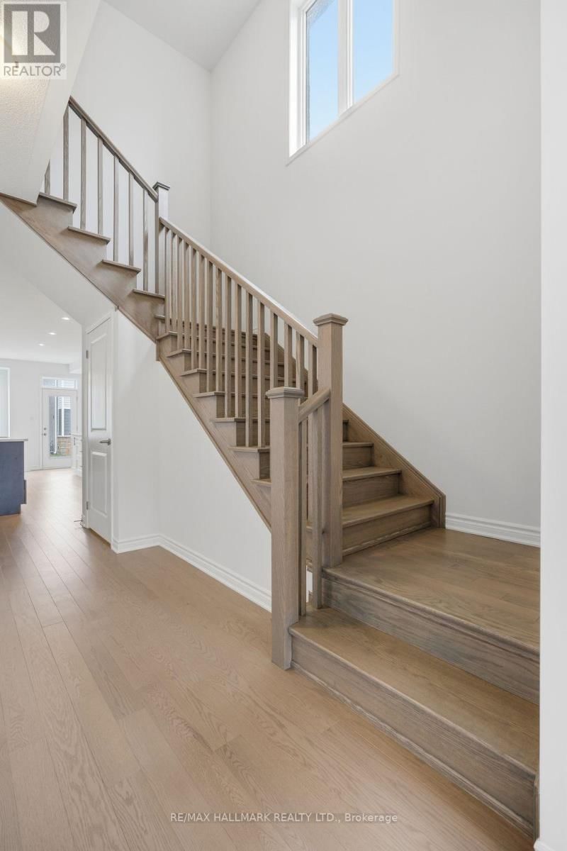 602 NEWLOVE STREET Image 17