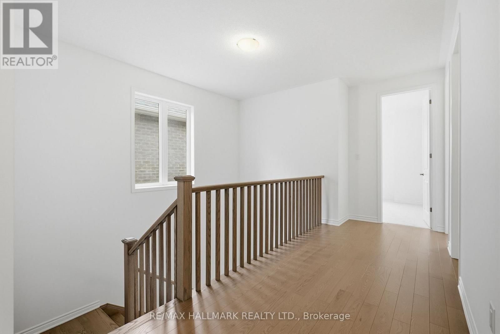 602 NEWLOVE STREET Image 18