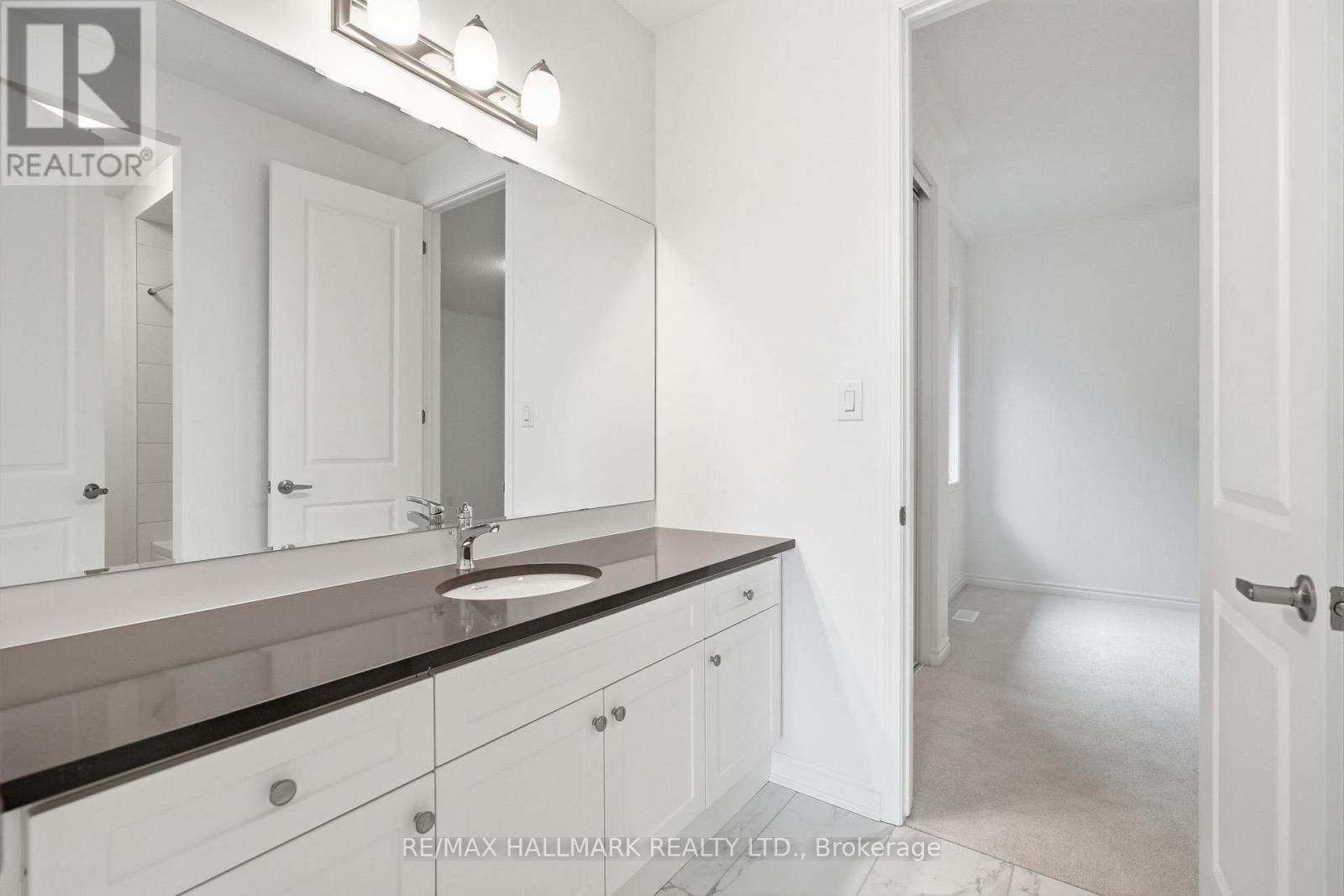 602 NEWLOVE STREET Image 23