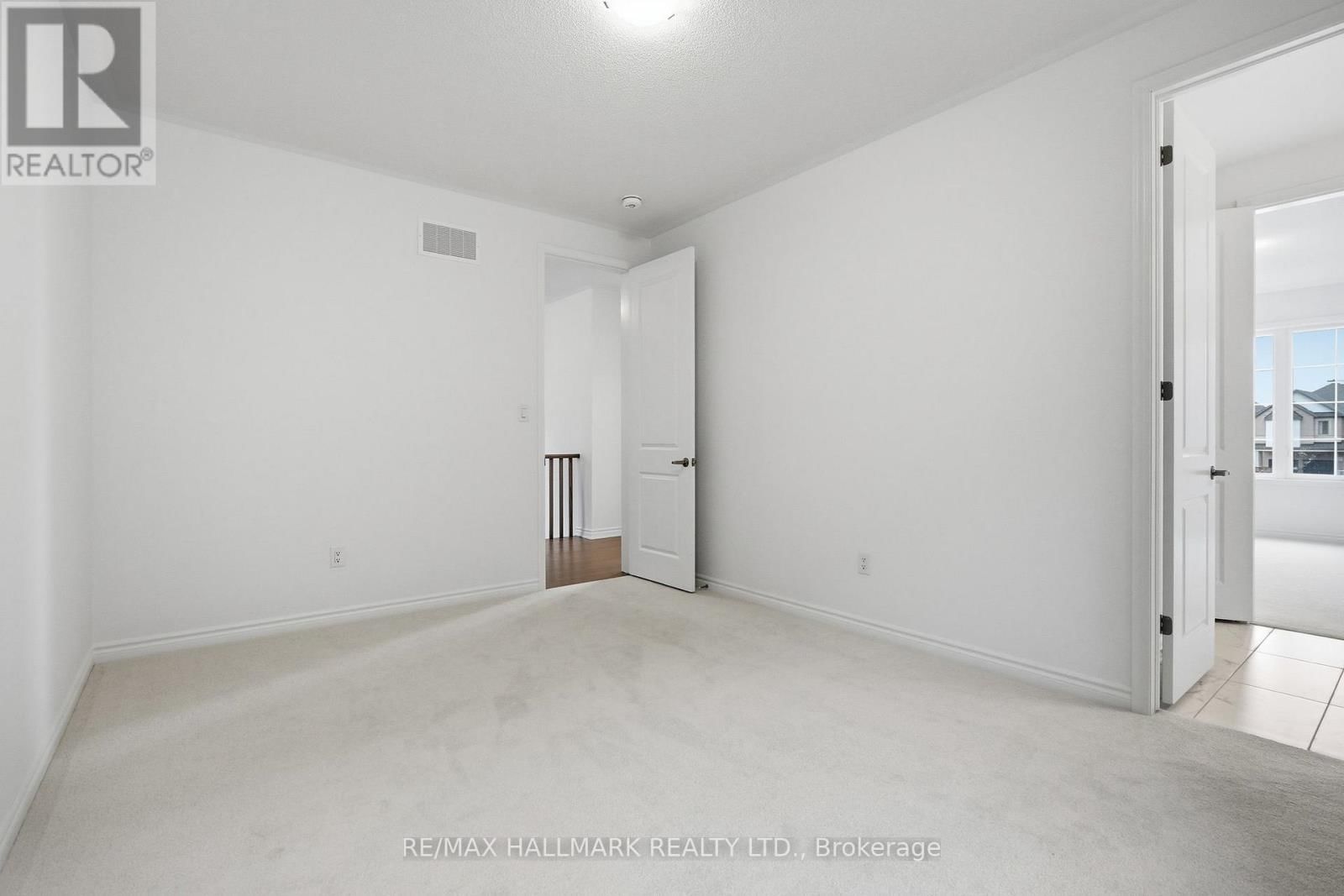 602 NEWLOVE STREET Image 25