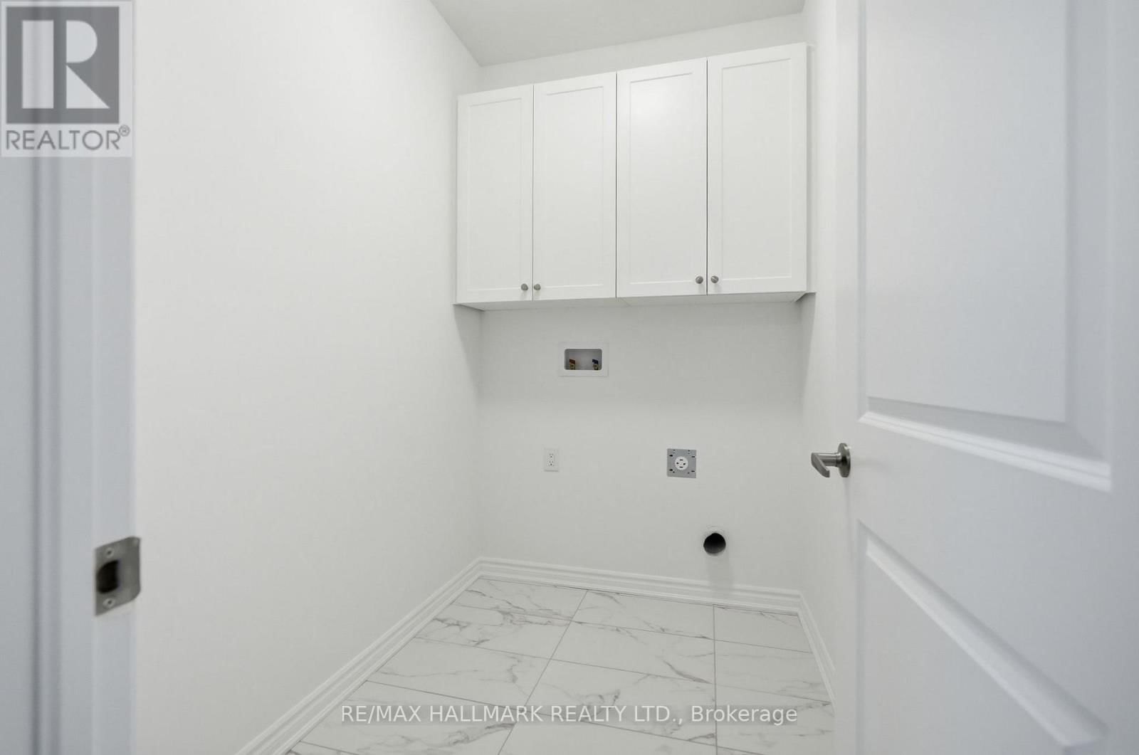 602 NEWLOVE STREET Image 28