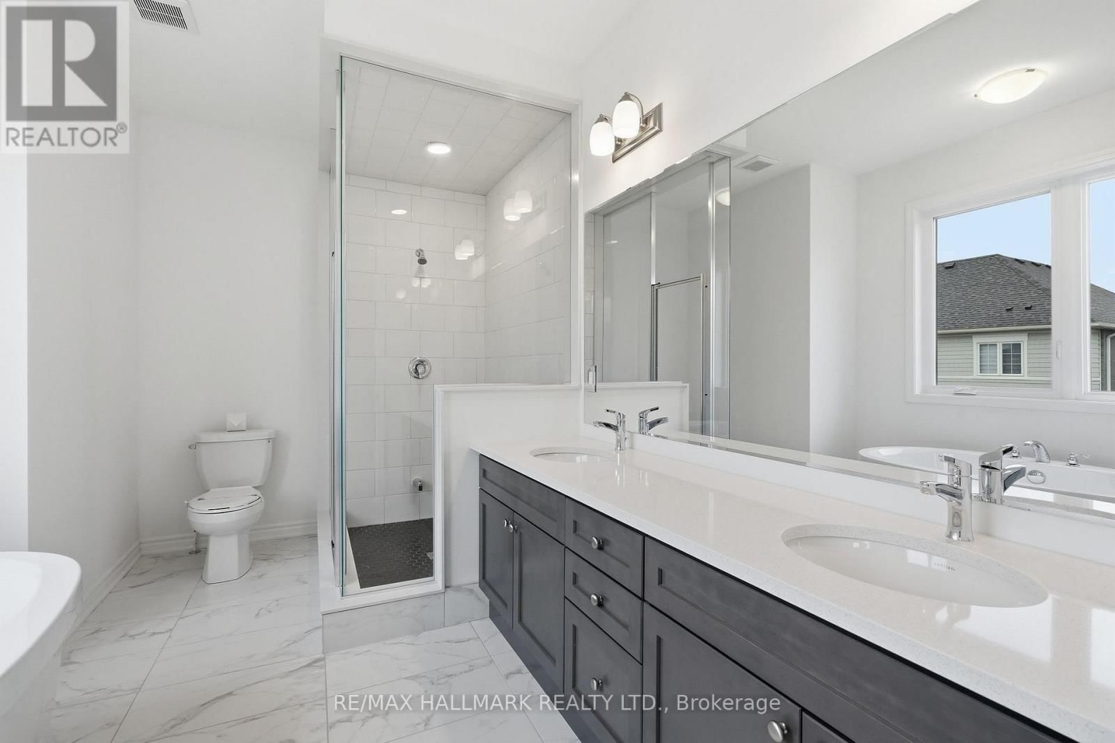 602 NEWLOVE STREET Image 34