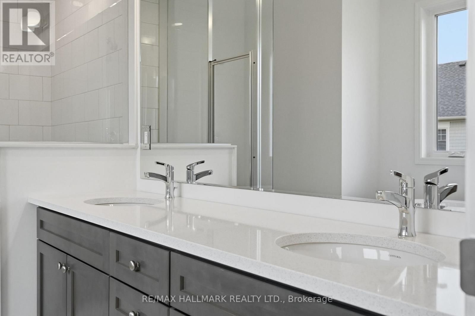 602 NEWLOVE STREET Image 35