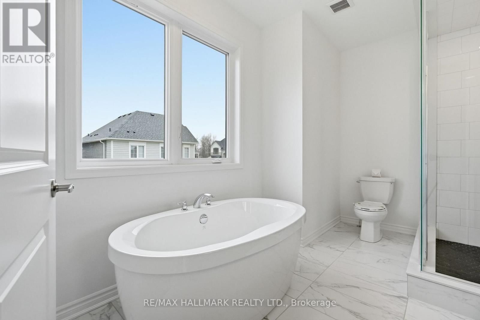 602 NEWLOVE STREET Image 37