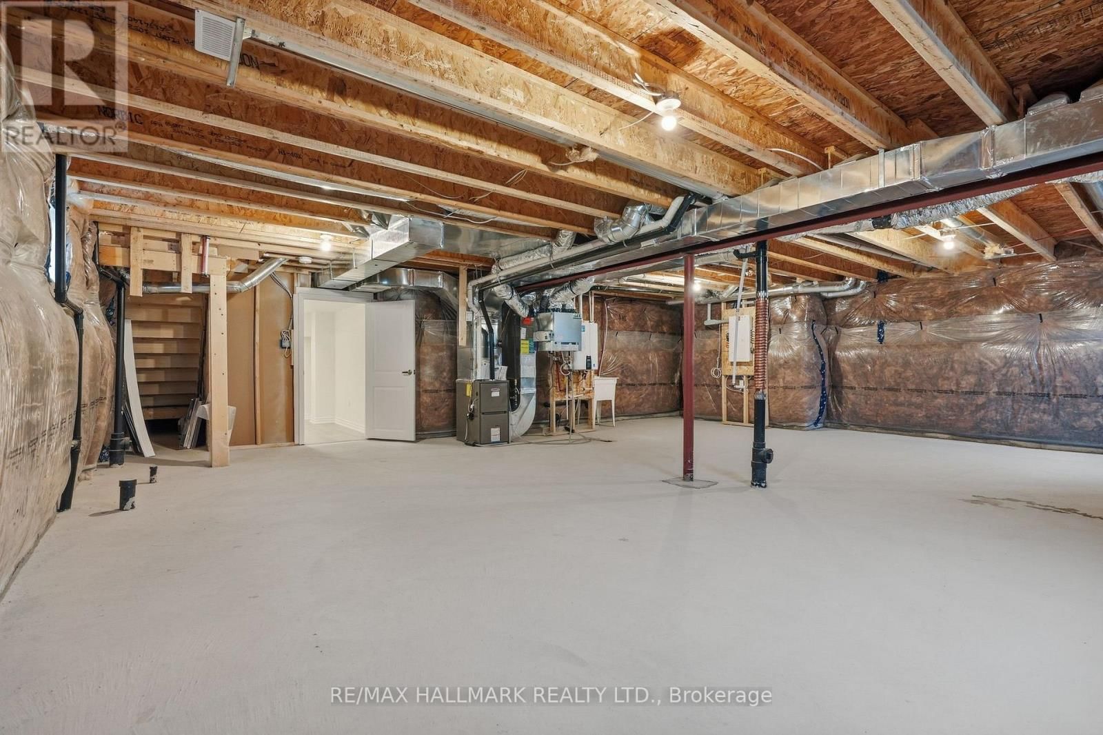 602 NEWLOVE STREET Image 40