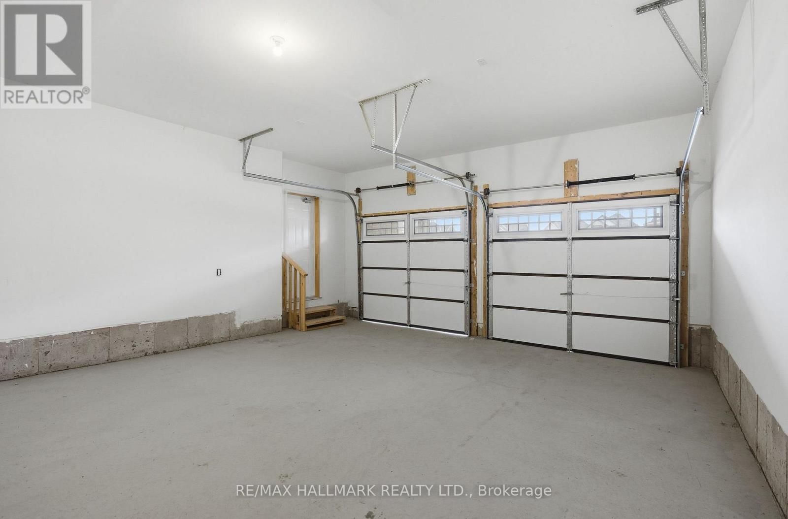 602 NEWLOVE STREET Image 41